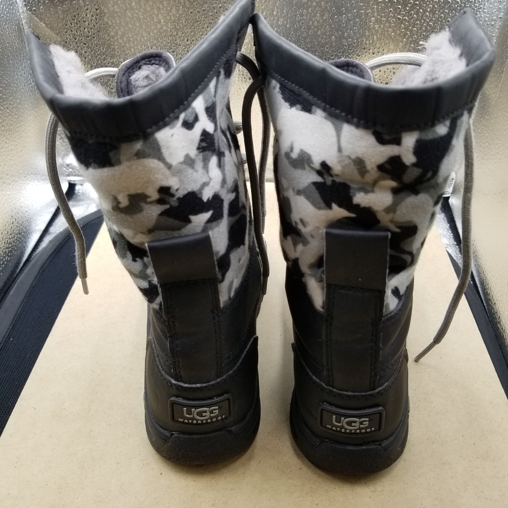 UGG Women's Black Winter Boots - Picture 6 of 8